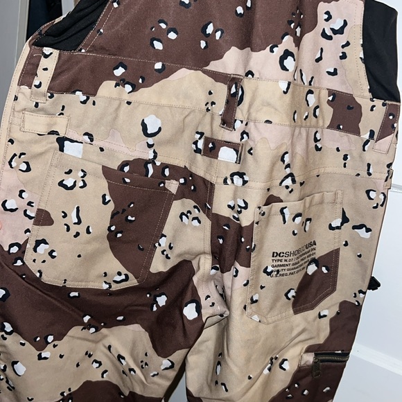 DC Collective Snowboarding Bib - Picture 7 of 7